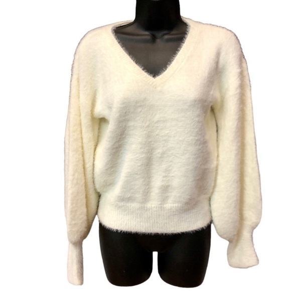 Marled Reunited Clothing Sz S Ivory Fuzzy V Neck Balloon Sleeve Sweater - Picture 2 of 7